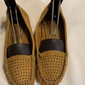 Ruffhewn Size 7M moccasin flats tan